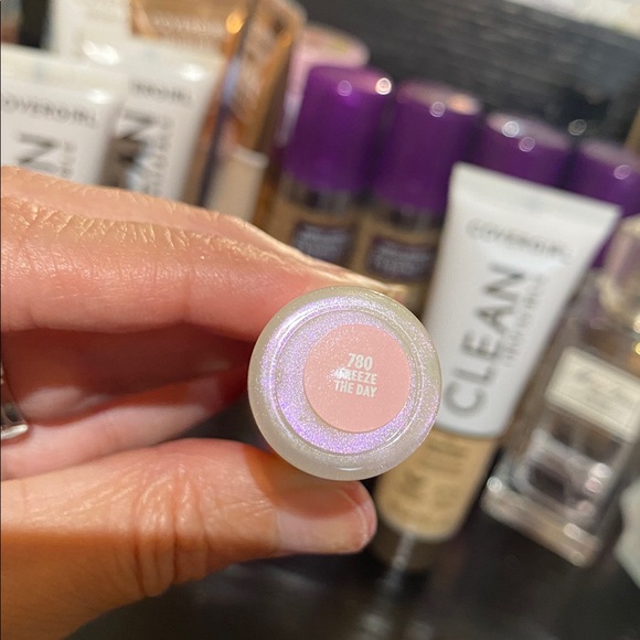 Yummy plumper “Freeze the day” lip gloss New! - Picture 13 of 13